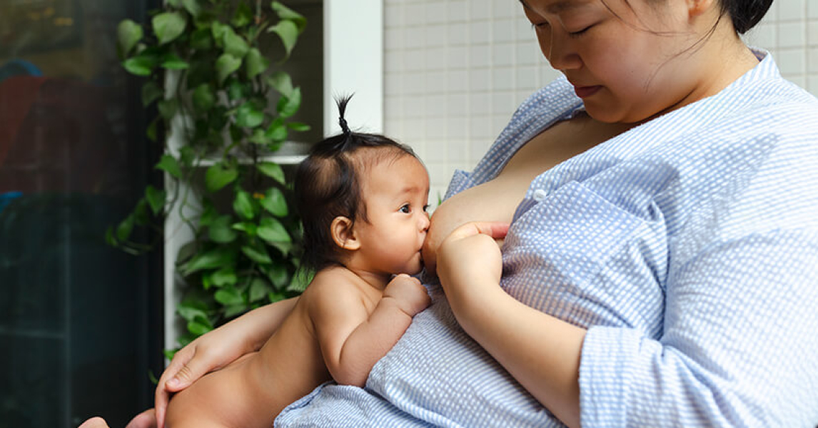 https://cdn.elvie.com/thumbnails/blog_images/breastfeeding-mum-02-blog-1680014844@og.jpg